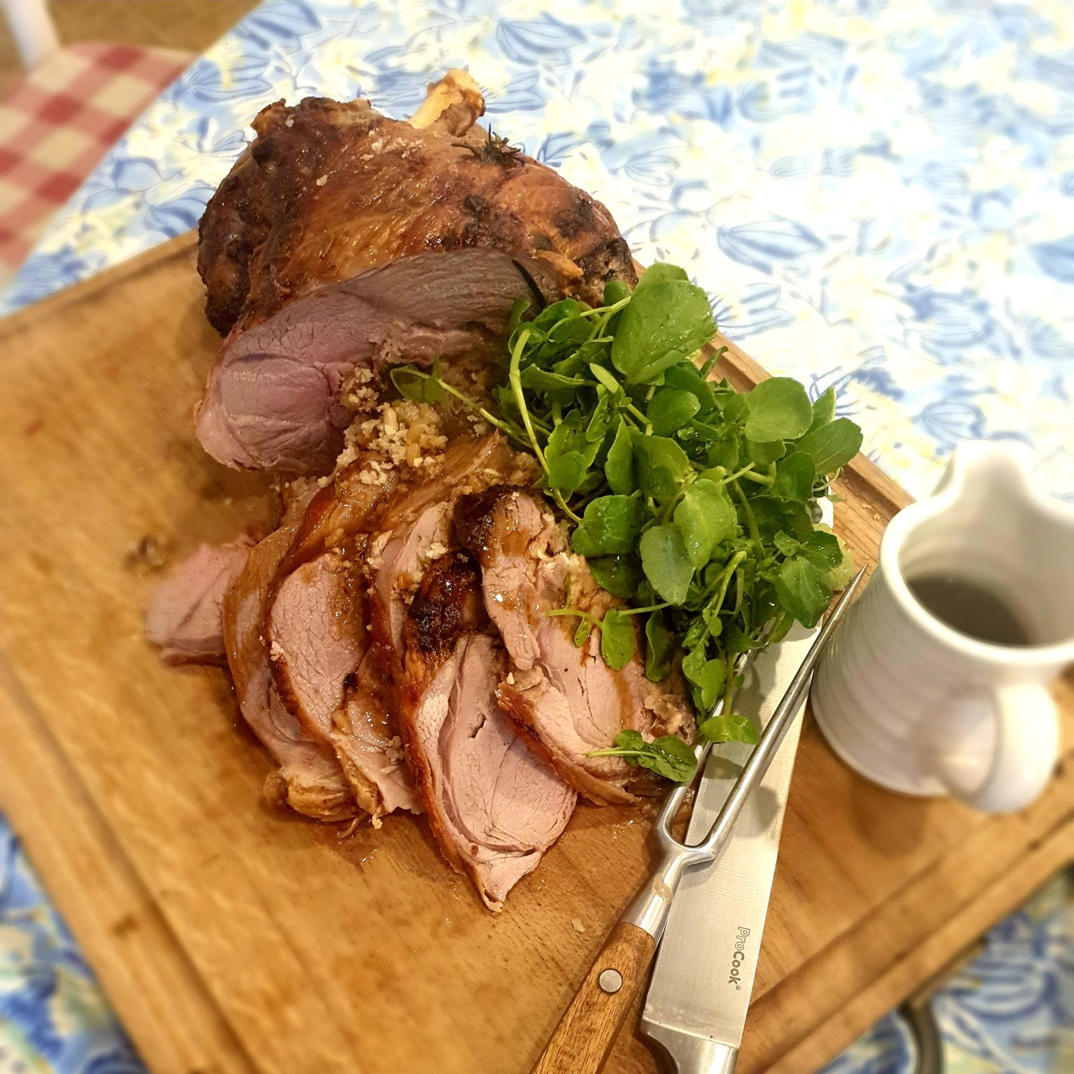 You are currently viewing A taste of Easter – Rosemary & Pine Nut Stuffed Leg of Roast Lamb, Boulangere Potatoes and Jus